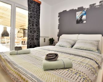 Holiday home Melani - with private heated pool and sauna - Ličko Lešće - Habitación