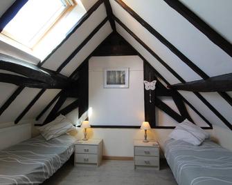 2 Bed Apartment With South Facing Roof Terrace Overlooking The Pool - La Roche-Posay - Schlafzimmer
