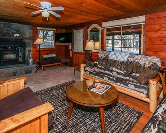 Genuine Maltby Cabin built 1949 - Big Bear - Living room