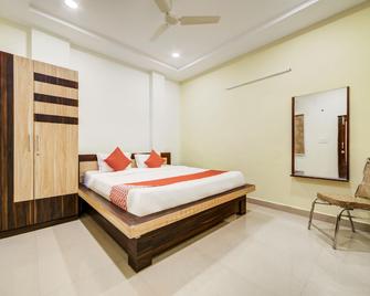 Hotel O Ksl Guest House - Karīmnagar - Bedroom