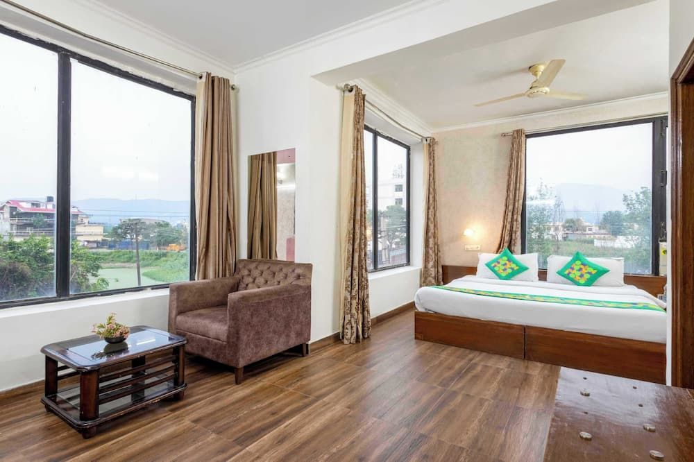 Treebo Maurice - Baddi - Bedroom