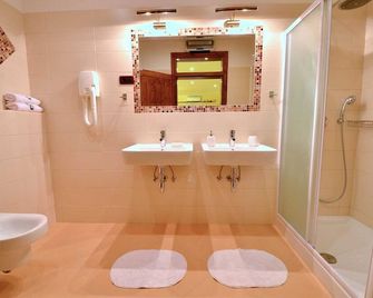 Luxury Villa Maslina with private pool & jacuzzi - Buzet - Baño