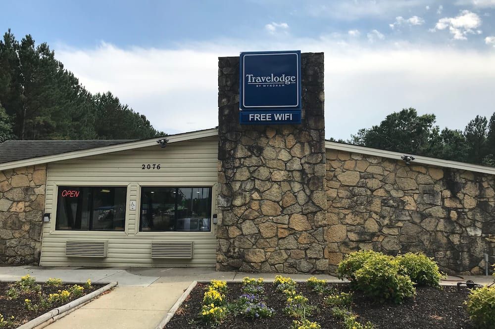 Travelodge by Wyndham Fayetteville - Fayetteville - Gebouw