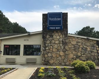 Travelodge by Wyndham Fayetteville - Fayetteville - Building