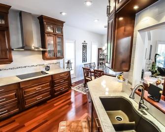 إقامة وإفطار بفندق جرايستون - نياغرا ليك - مطبخ