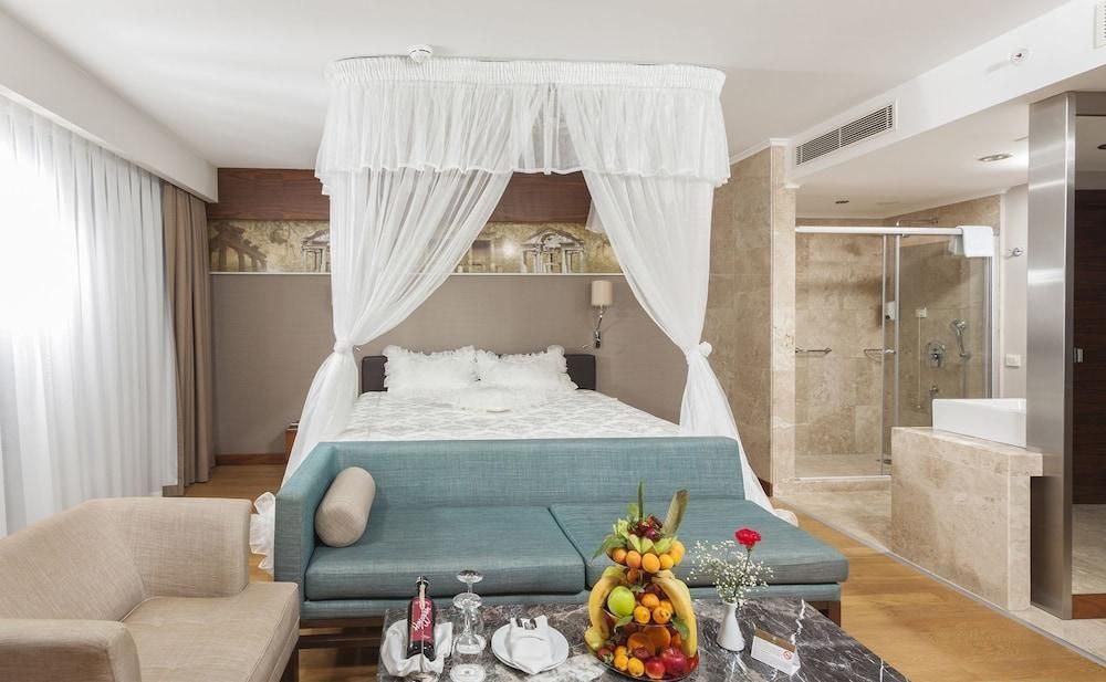 Commodore Elite Suites & Spa - Adult Only