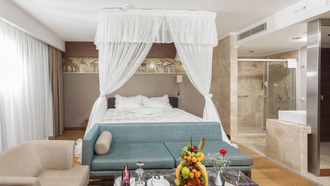 Commodore Elite Suites & Spa - Adult Only