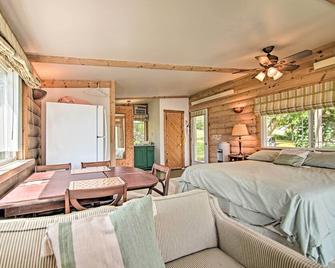 Peaceful Horicon Studio with Rock River Access! - Juneau - Bedroom