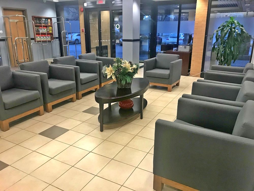 كواليتي هوتل آند سويتس مونتريال إيست