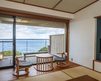 هاميشيدورينويو كايشو - شيراهاما - شرفة