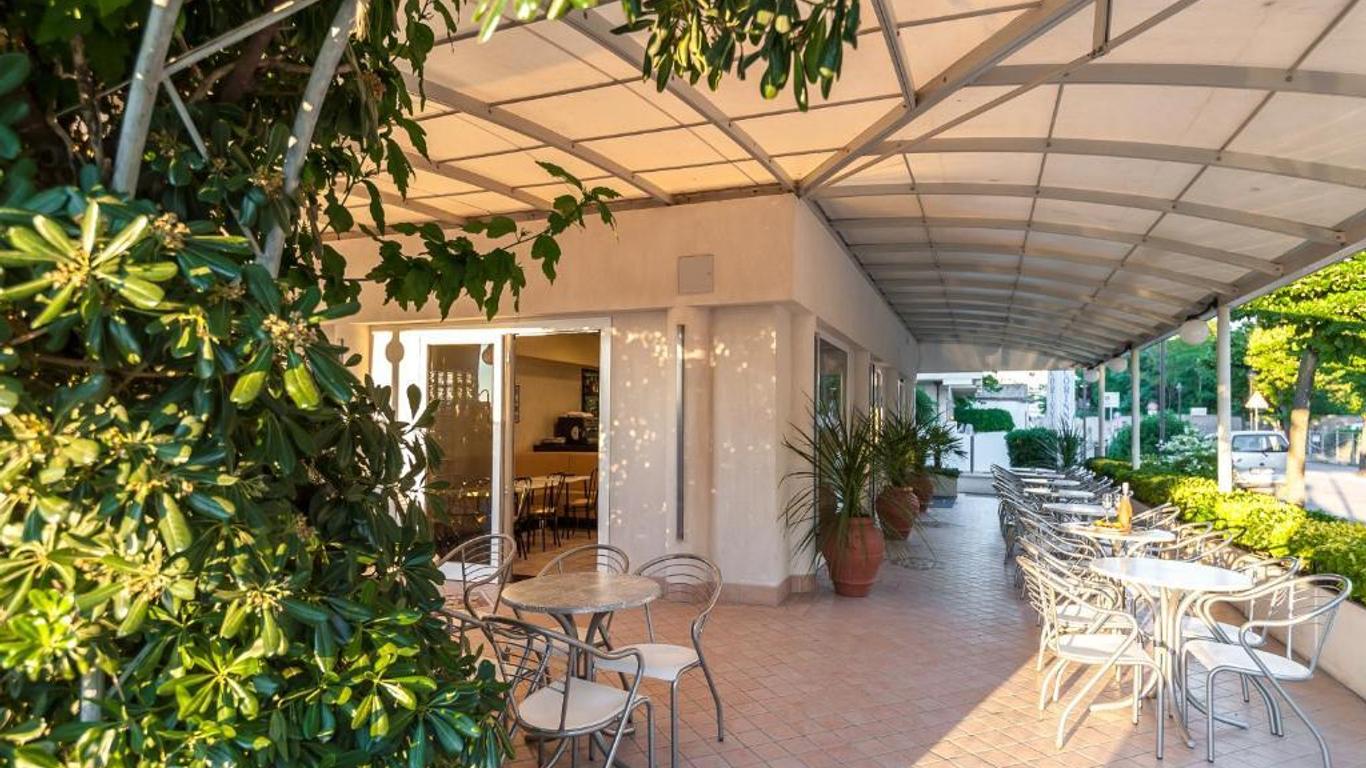 Hotel Corinna