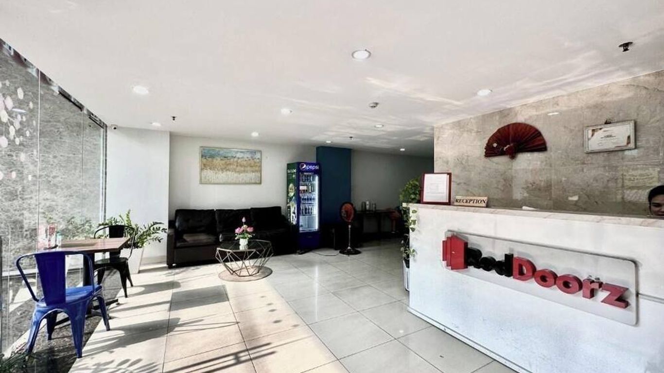 RedDoorz The Jade Hotel Than Nhan Trung