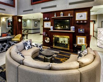 Hampton Inn & Suites Staten Island - Staten Island - Sala de estar