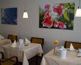 Hotel Forsthaus St. Hubertus - Lübeck - Εστιατόριο