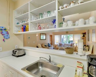 Ft Lauderdale Area Condo - Walk to Beach and Shops! - Lauderdale-by-the-Sea