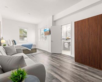 Global Luxury Suites at The Apex Miami - Miami Beach - Living room