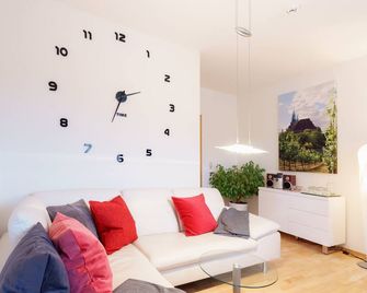 Wohnung mit Blick auf die Zitadelle Petersberg - 3 Zimmer - Erfurt - Obývací pokoj