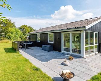 Holiday Home Hjørring XLII - Hjørring - Patio