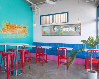 Seawall Hostel - Chatan