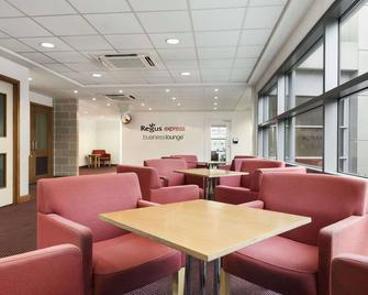 Days Inn by Wyndham Cannock Norton Canes M6 Toll - Cannock - Lounge
