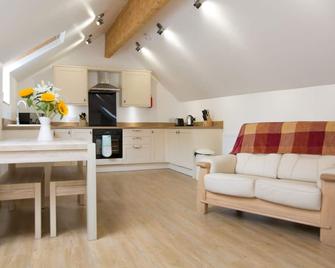 Hendra Retreat Milking Parlour Cottage North Cornwall - Camelford - Living room