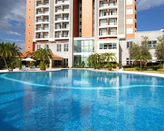 Vitória Hotel Convention Indaiatuba - Indaiatuba - Piscina