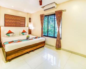 Fabexpress Aishwarya Service Apartment - Navi Mumbai - Bedroom