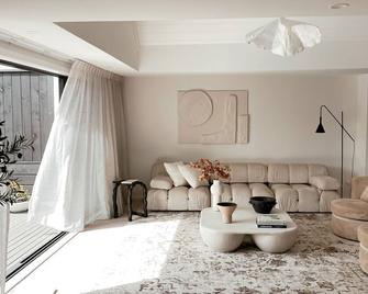 Huge Family Retreat with Pool and Cinema - 4 mins from the beach - Mount Maunganui - Living room