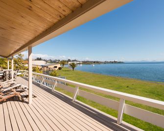 أواسيس بيتش موتل - تاوبو - شرفة