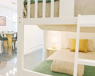 Downtown Stay 2 free parking AC 10 Guests - Québec City