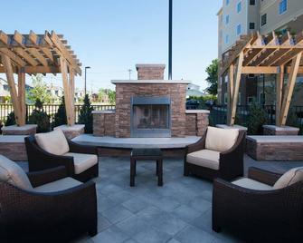 1 Bedroom | Free Daily Breakfast. Pool, Hot Tub - Amherst - Patio