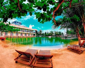 Swan Lake Villa Resort - Hengchun Township - בריכה