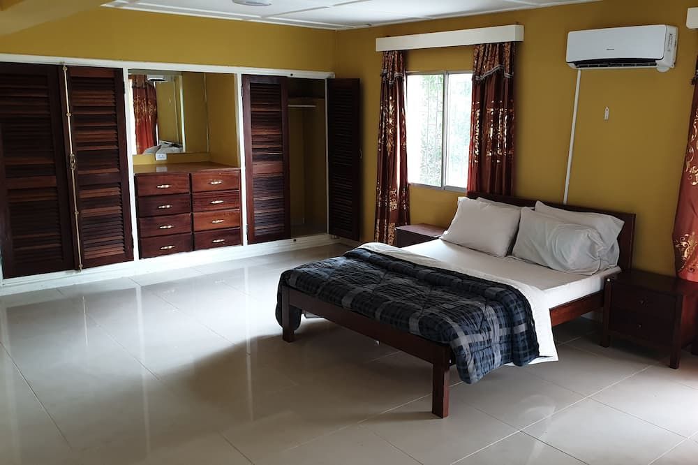 ريفر سايد ريزورت فيلاز - مونروفيا - غرفة نوم