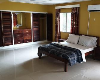 Riverside Resort Villas - מונרוביה - חדר שינה