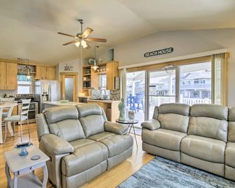 Waterfront Port Isabel Getaway: Bring Your Pet! - Port Isabel - Huiskamer
