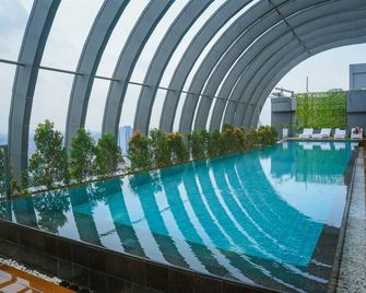 Best North L'Avenue Apartment - Jakarta - Bể bơi