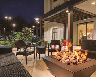 Home2 Suites by Hilton Parc Lafayette - Lafayette - Patio