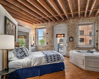 Harbor Front Condo Across from Boardwalk - Grand Haven - Bedroom
