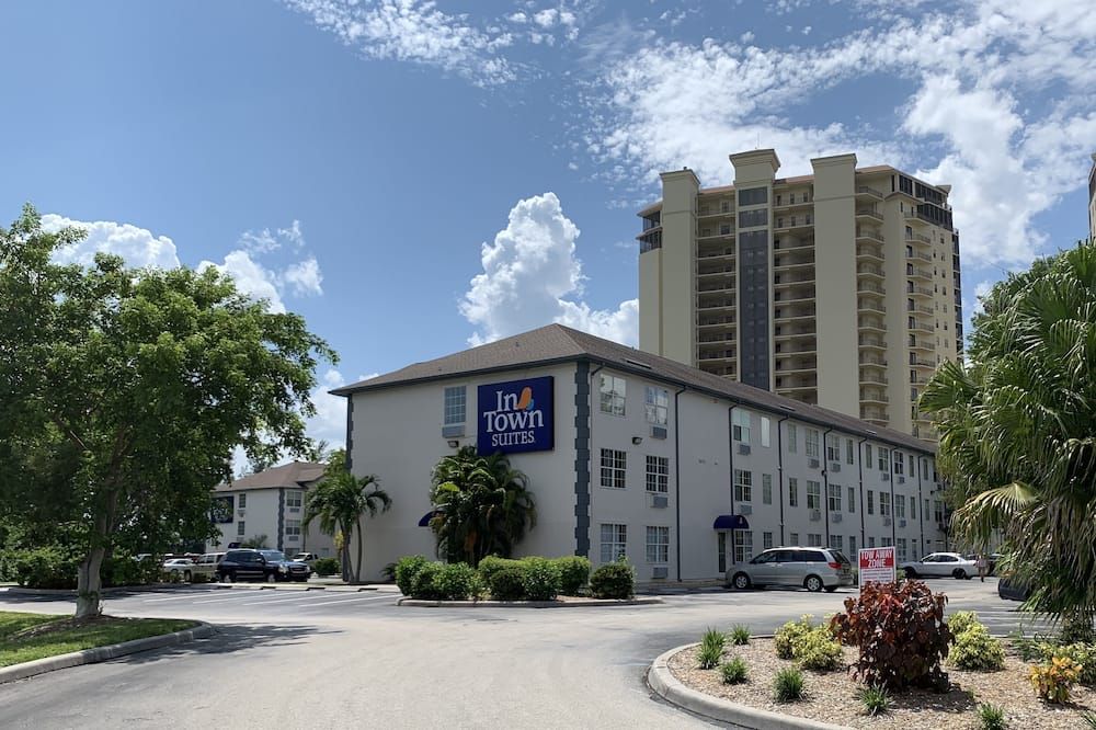 Intown Suites Extended Stay Fort Myers Fl - Fort Myers - Rakennus