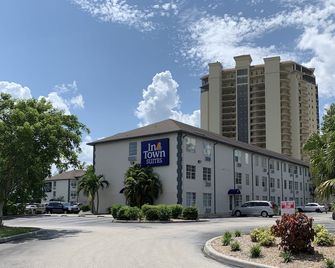 Intown Suites Extended Stay Fort Myers Fl - פורט מאיירס - בניין