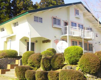 Pension Akanegumo - Minamiaso - Building