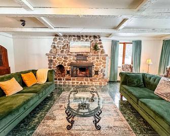 Domaine du Lac Provost - Mariage & Lac à l'épaule - Saint-Donat-de-Montcalm - Living room