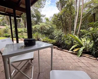 Rainforest Hideaway - Springbrook - Innenhof