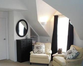 Gail Eustace Dupont Guesthouse - Coudersport - Sala de estar