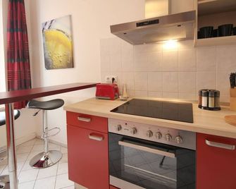 Comfortable 3-bedroom apartment with beautiful garden - לייפציג - מטבח