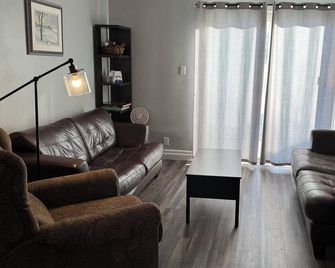 The Gryphon - Elliot Lake - 6-8 people - Elliot Lake - Living room