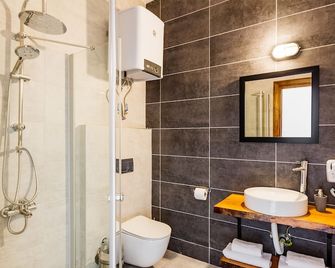 Djumba Hotel & Cafe - Nikósie - Koupelna