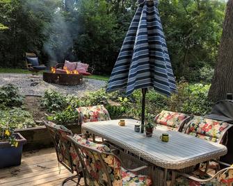 Wooded Lot on Private Drive - 20% Discount - Minnetonka - Patio