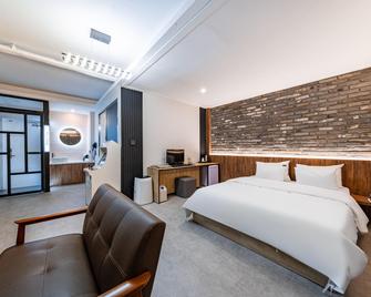 Cheonan Hound Hotel - Cheonan - Habitación