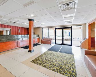 Tour Around Foxboro! Visit Nature Trail & Cranberry Bog, Free Breakfast! - Foxborough - Lobby